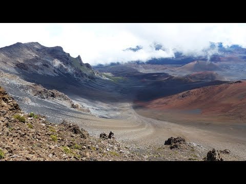 SLIDING SANDS TRAIL (KEONEHE&#039;EHE&#039;E) - HALEAKALA NATIONAL PARK - MAUI - HAWAII