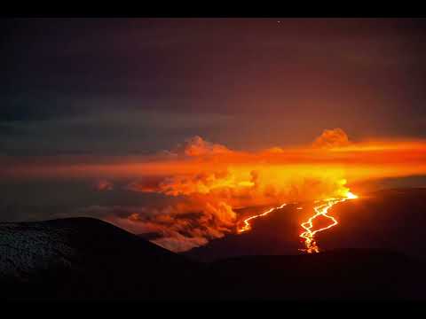 Mauna Loa eruption from the summit of Mauna Kea 11/30/22