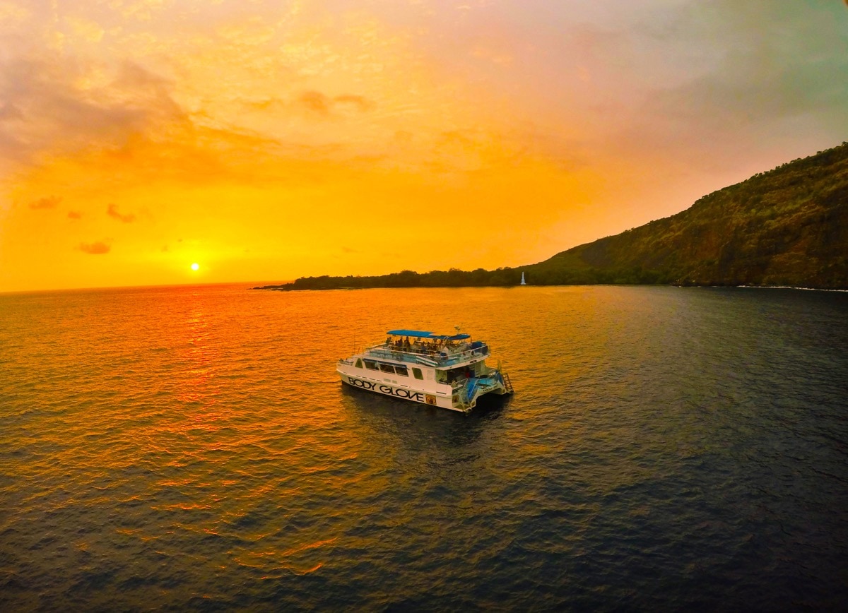 Captain Cook Sunset Dinner Cruise to Kealakekua Bay