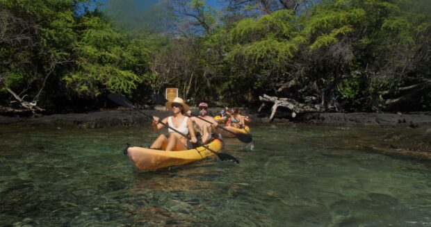 Kayakers departing Kaʻawaloa and paddling back across Kealakekua Bay from the Captain Cook monument