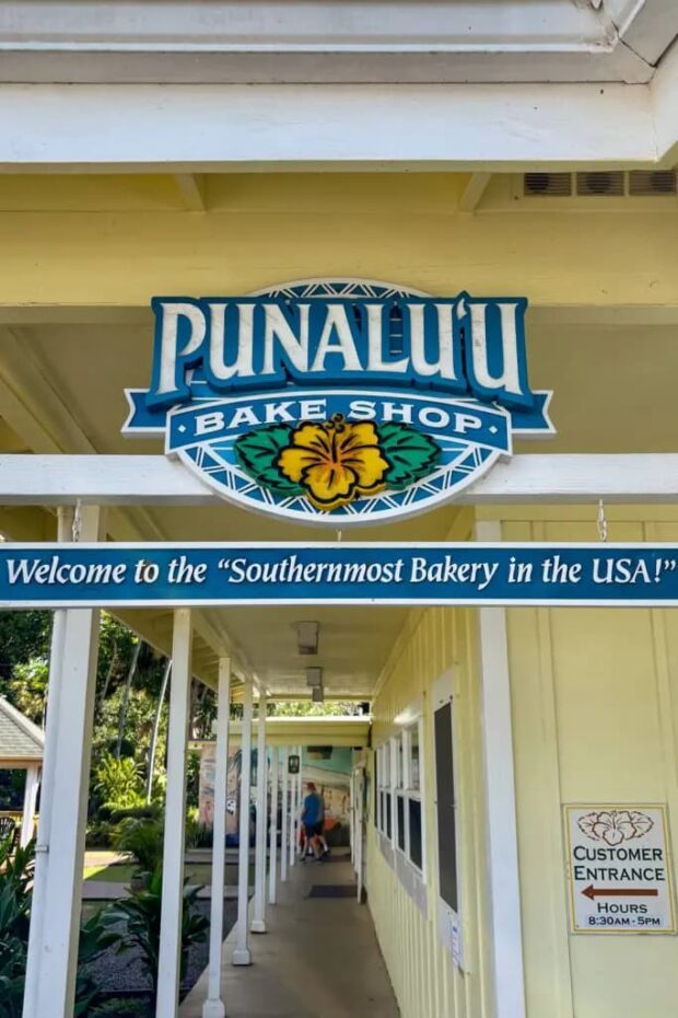 ntrance of Punaluʻu Bake Shop, a stop on the twilight volcano and stargazing tour