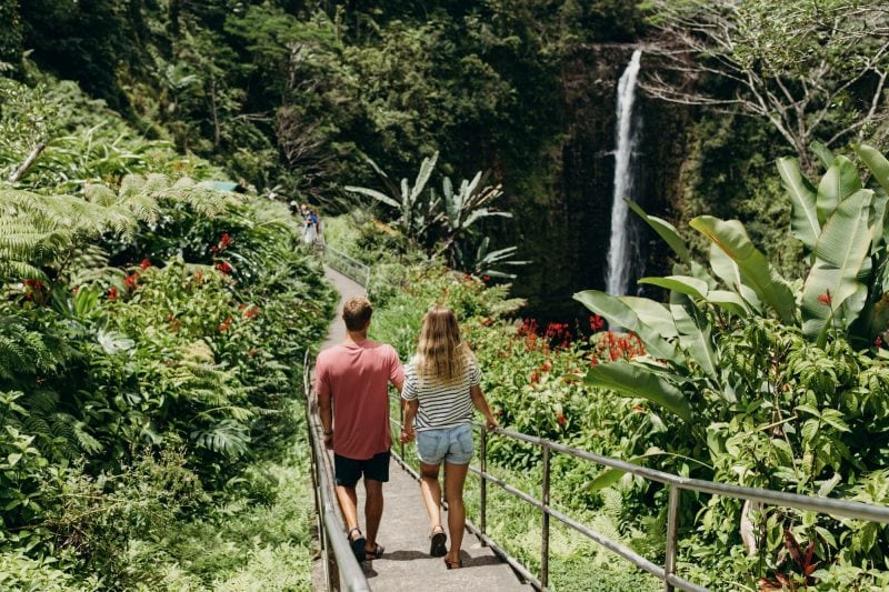  Couple walks path to Akaka Falls lookout 