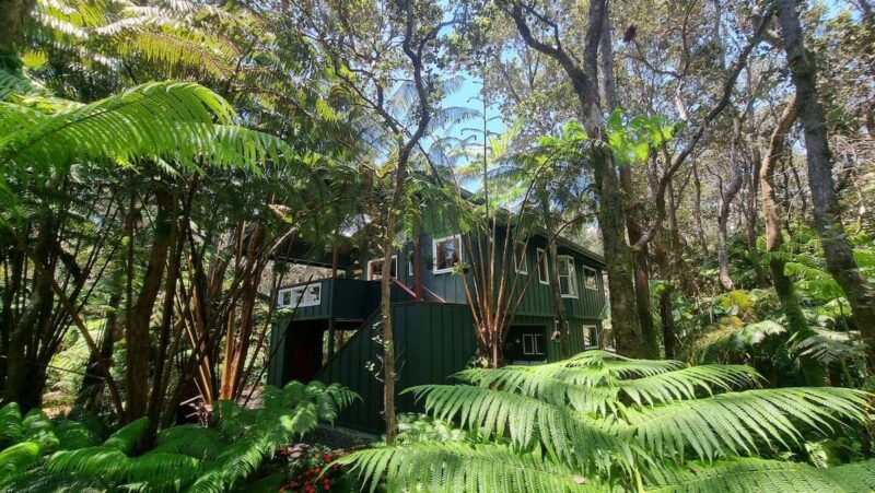 hiiaka guesthouse exterior view