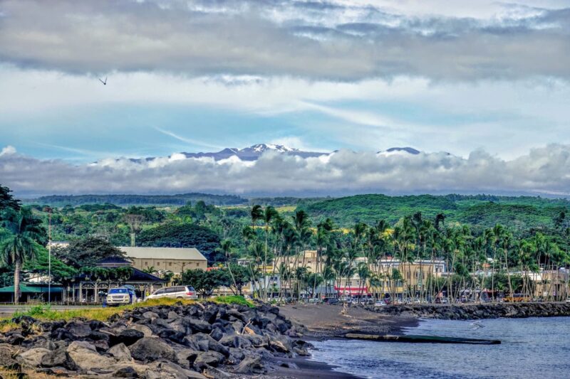 photo of hilo with maunakea in the background