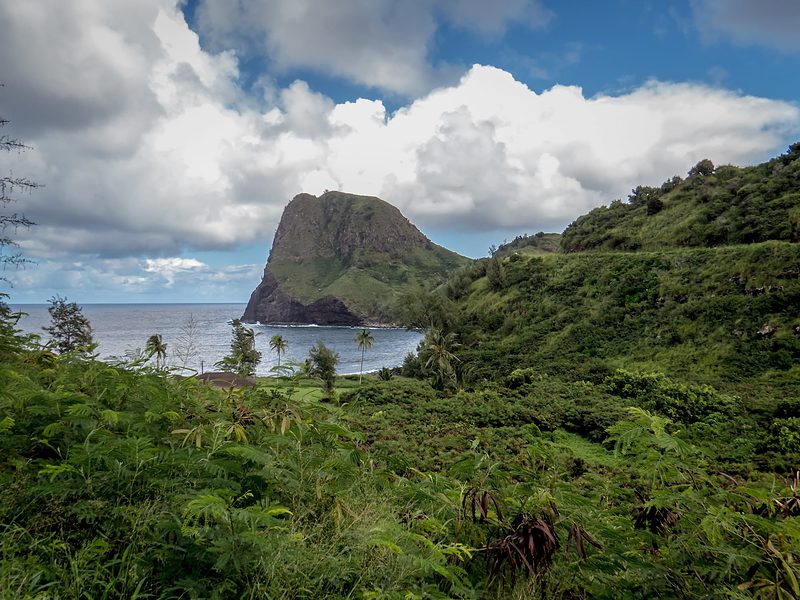 The 636-foot (194 m) high Kahakuloa Head (Pu'u Koa'e) is a scenic landmark on Kahekili Highway (Route 340)