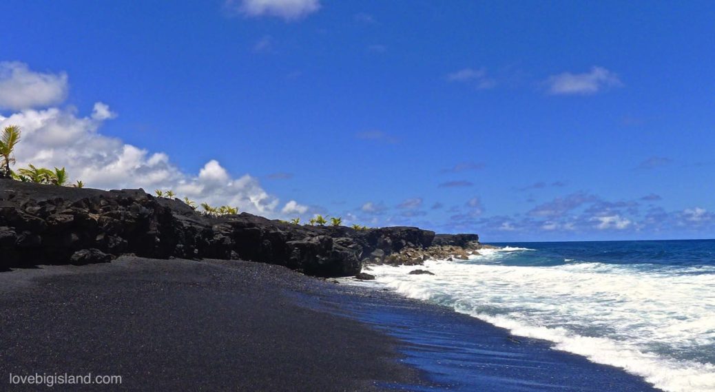 Kaimū Black Sand Beach in Kalapana (Big Island, Hawaiʻi)