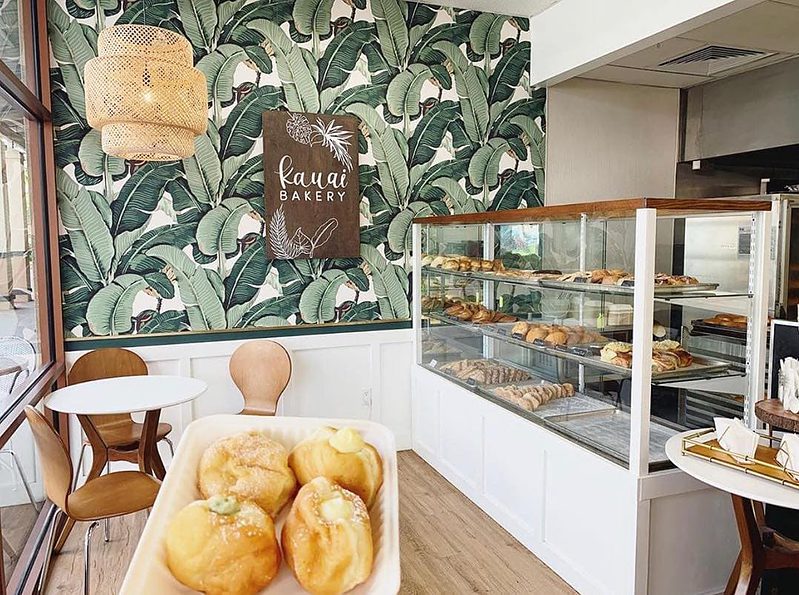 Get some delicious malasadas at the Kauaʻi Bakery. Image: the Kauaʻi Bakery.