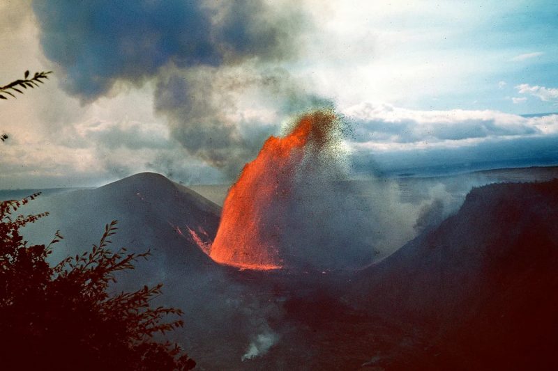 At the height of the eruption a lava fountain reached 1,900 feet (580 meters) into the sky