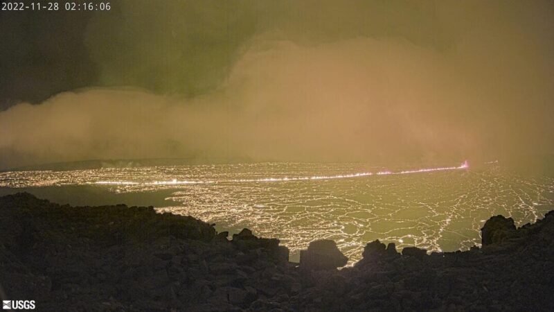 Webcam image of th eMauna Loa summit caldera from when the eruption was just a few hours old. 