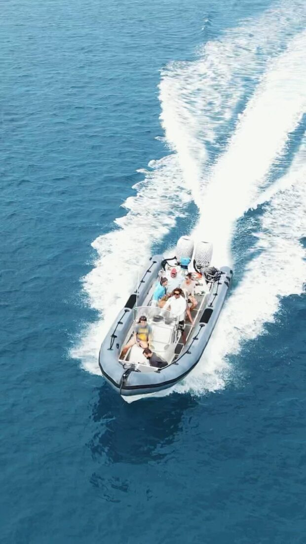 speed boad being fast