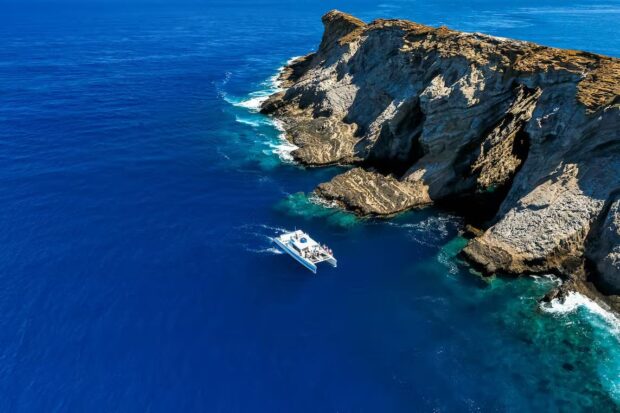 The Holoholo catamaran moored at a snorkeling spot off Lehua island. Image: Holoholo Charters.
