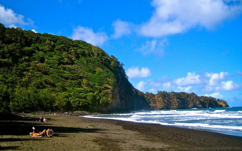 Pololu black sand beach