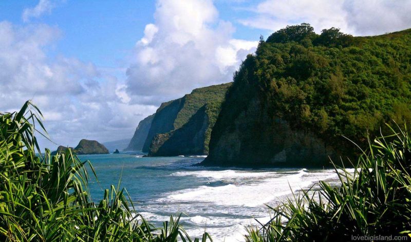 Pololu black sand beach, pololu valley, big island, hawaii, waipio valley