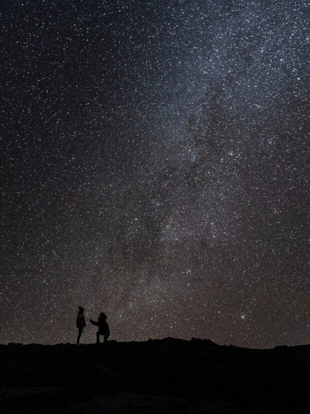 Silhouetted proposal beneath the Milky Way on the Mauna Kea stargazing tour