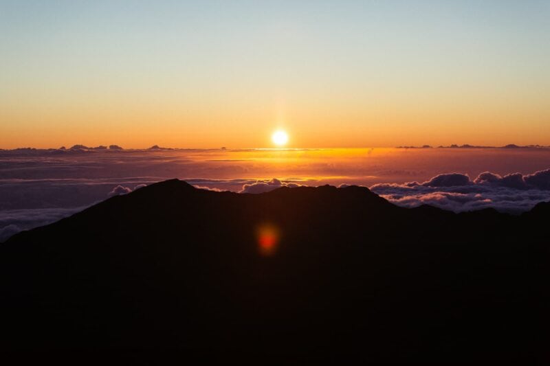 Seeing the sunset from the Haleakala summit above the cloud (at 10,000 feet elevation)