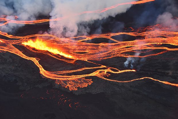 Aerial photo of the ongoing Maunaloa eruption showing the a line of fissure vents erupting above 10,000 ft elevation on the Northeast Rift Zone