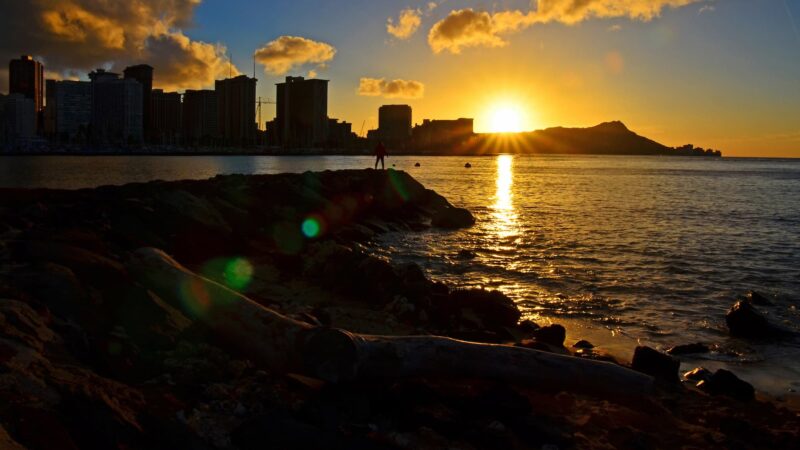 Sunrise over Waikiki beach (Honolulu, Oʻahu)